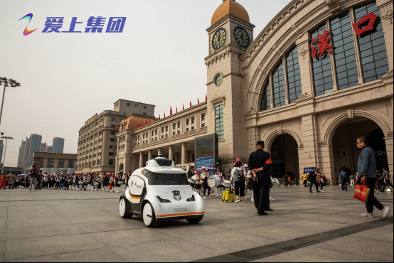 科技看军运以无人巡逻警车所打造的未来出行场景范式