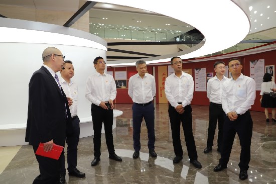 庆祝中国共产党成立100周年 飞亚达红色主题展彰显工匠精神